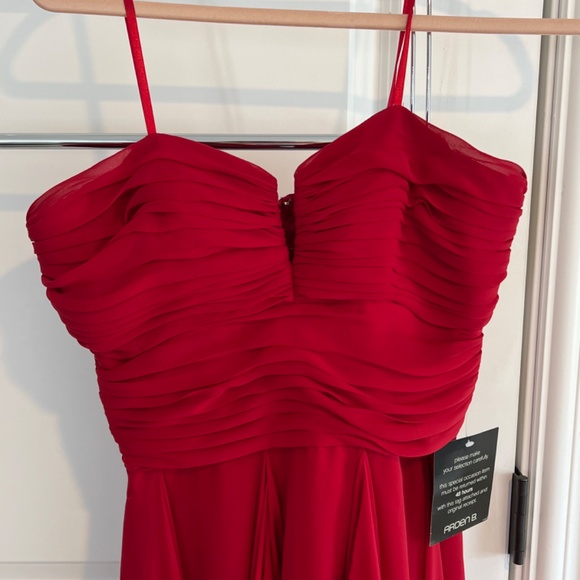 Gorgeous Arden B red flowing tiered dress, M. NWT - Picture 2 of 11